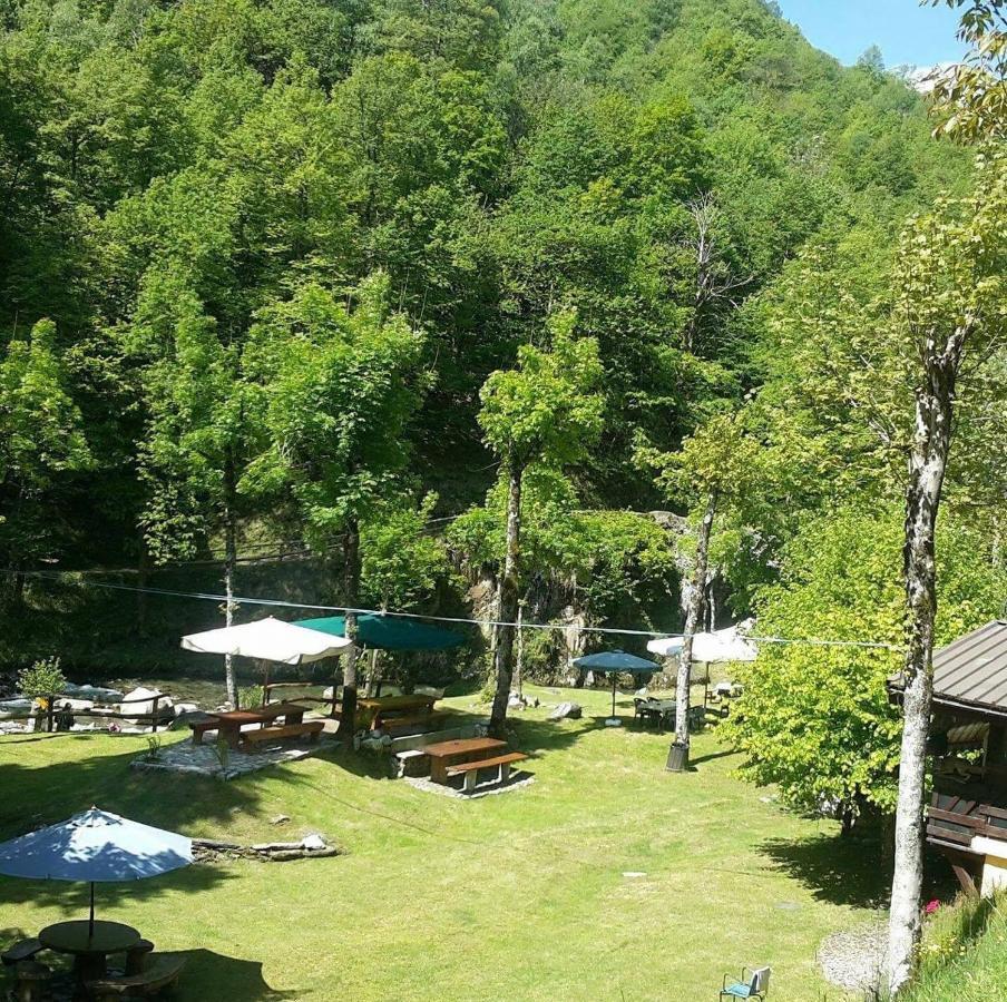 Chalet Con Piscina Garzeno Eksteriør billede